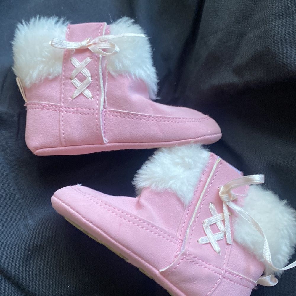 Rising Star Pink faux fur booties girls ⭐️